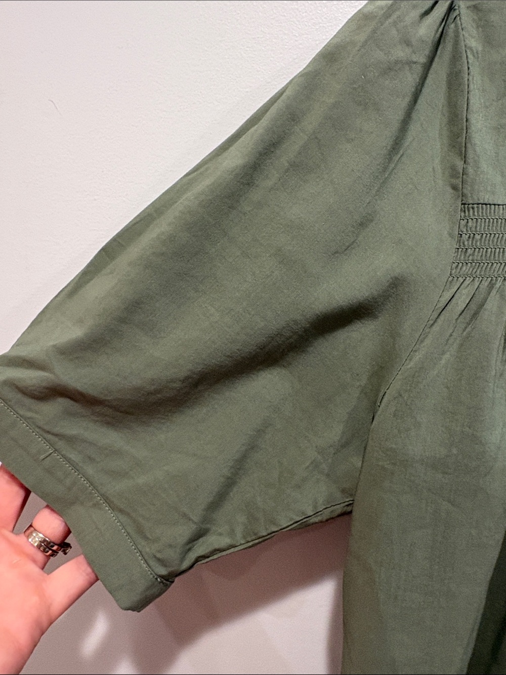 Evereve Olive Green Button-Up Short Sleeve Blouse ptp 20 length 23.5 $78 retail - Picture 5 of 6